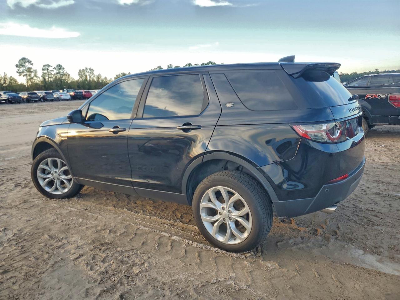 Land Rover Discovery Se Image 2