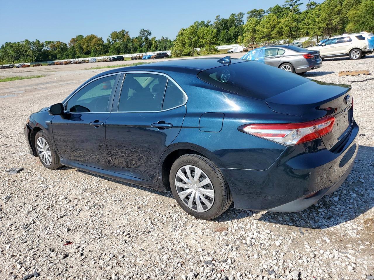 Toyota Camry Le Image 4