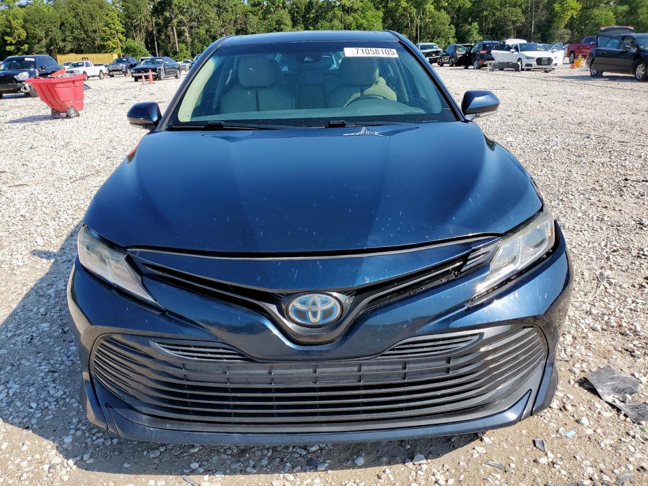 Toyota Camry Le Image 3
