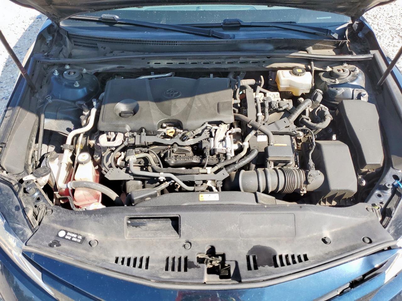 Toyota Camry Le Image 9