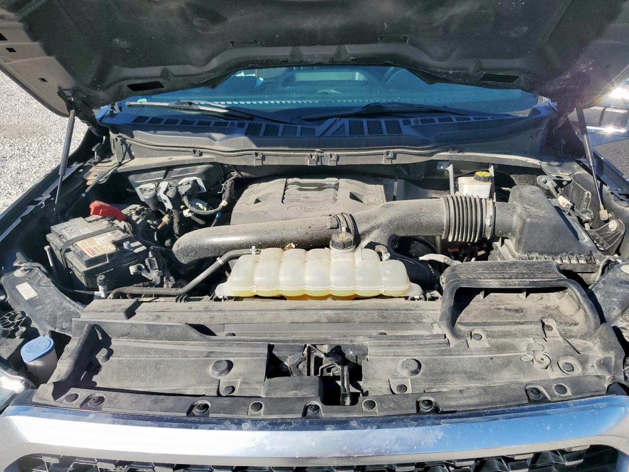 Ford F-150 Supercrew Image 11