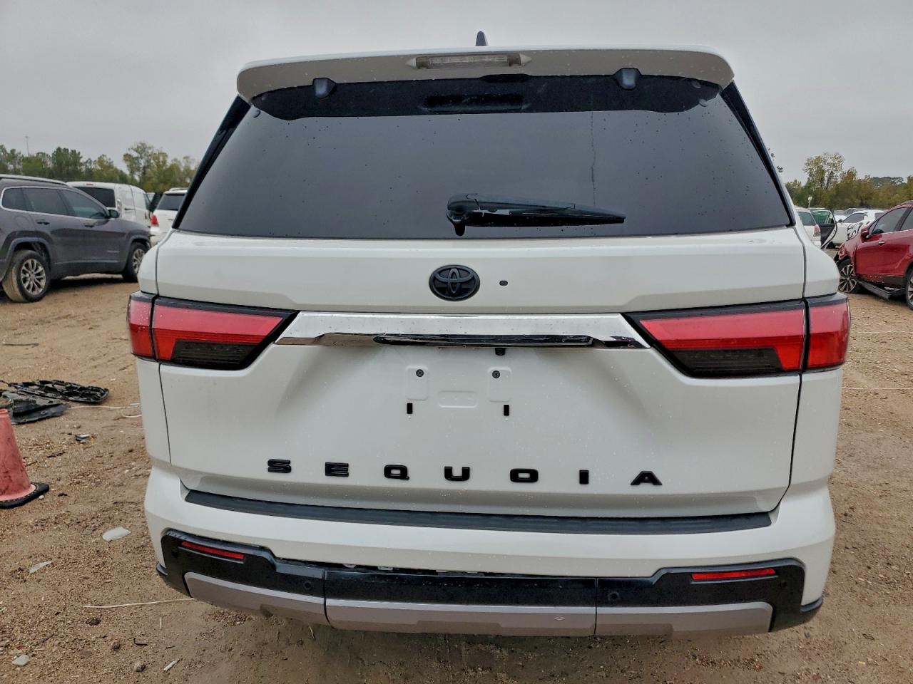Toyota Sequoia Sr5 Image 11