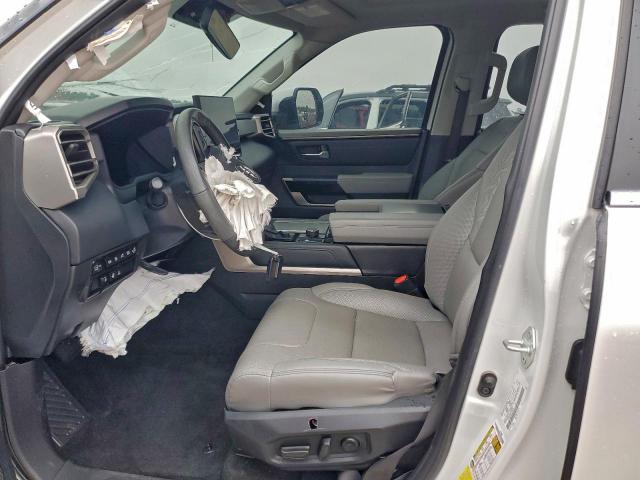 Toyota Sequoia Sr5 Image 10