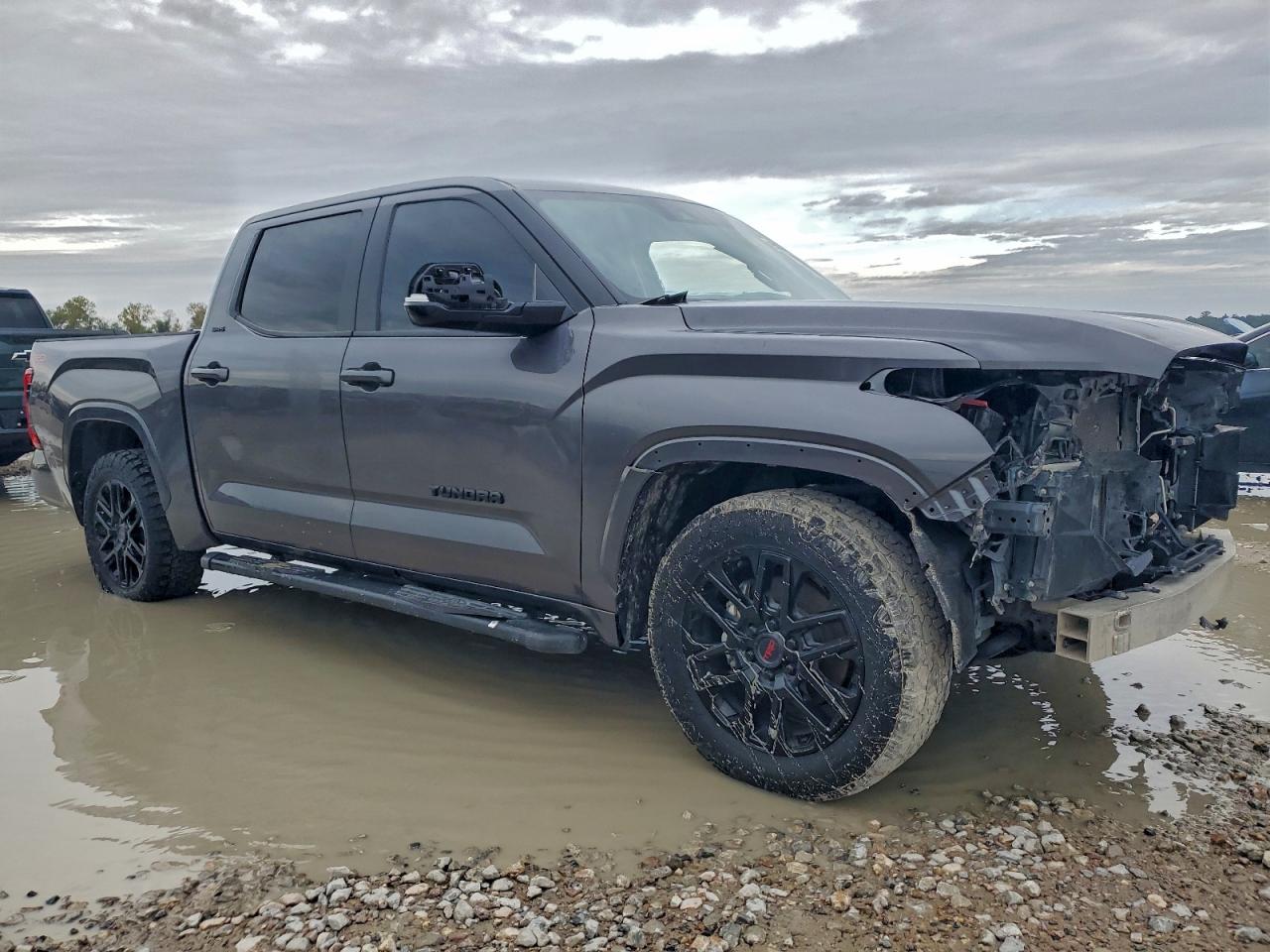 Toyota Tundra Crewmax Sr Image 2