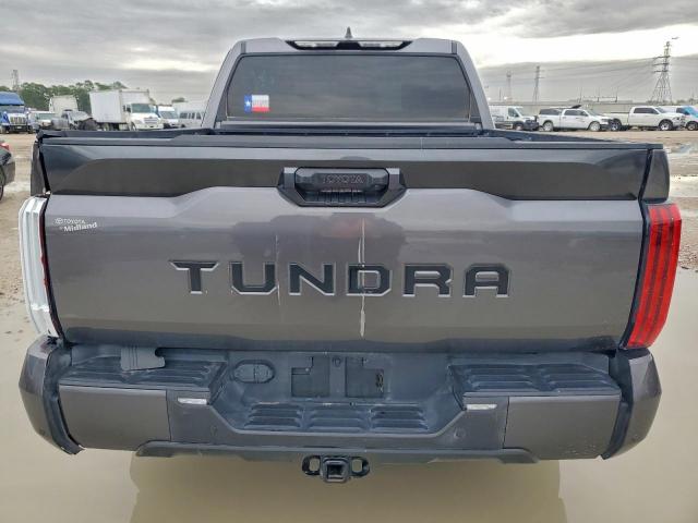 Toyota Tundra Crewmax Sr Image 3