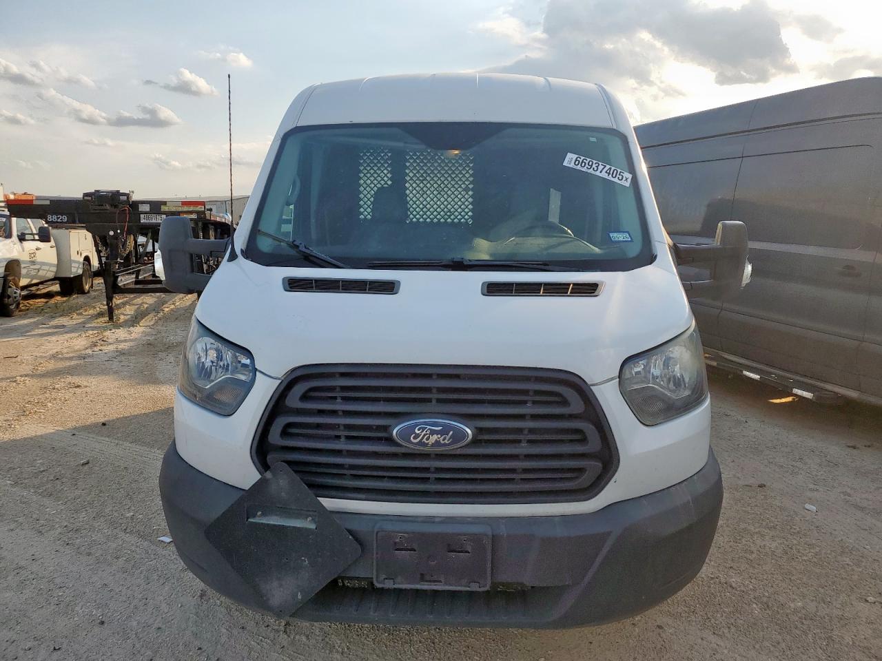 Ford Transit T-250 Image 11