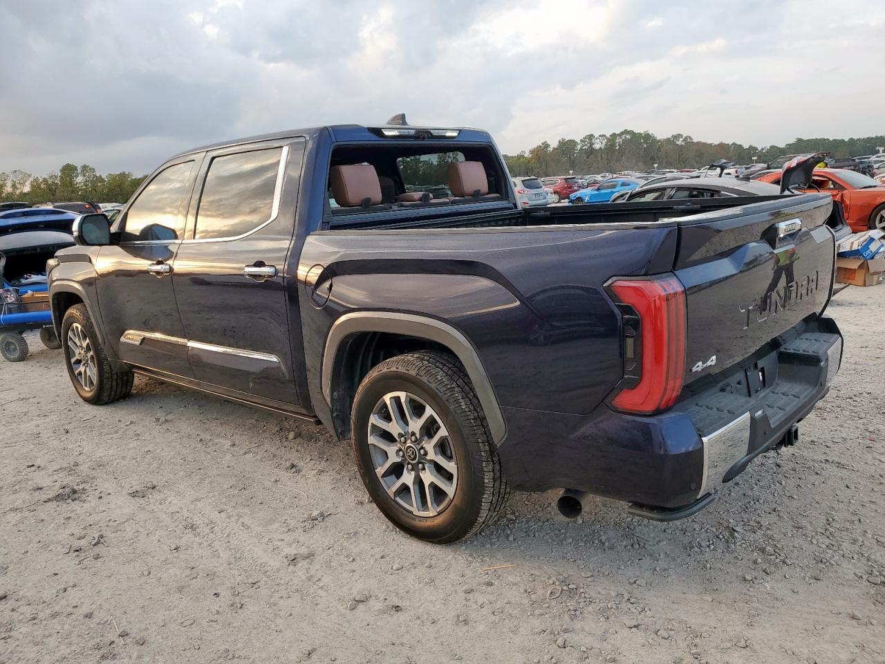 Toyota Tundra Crewmax Platinum Image 12
