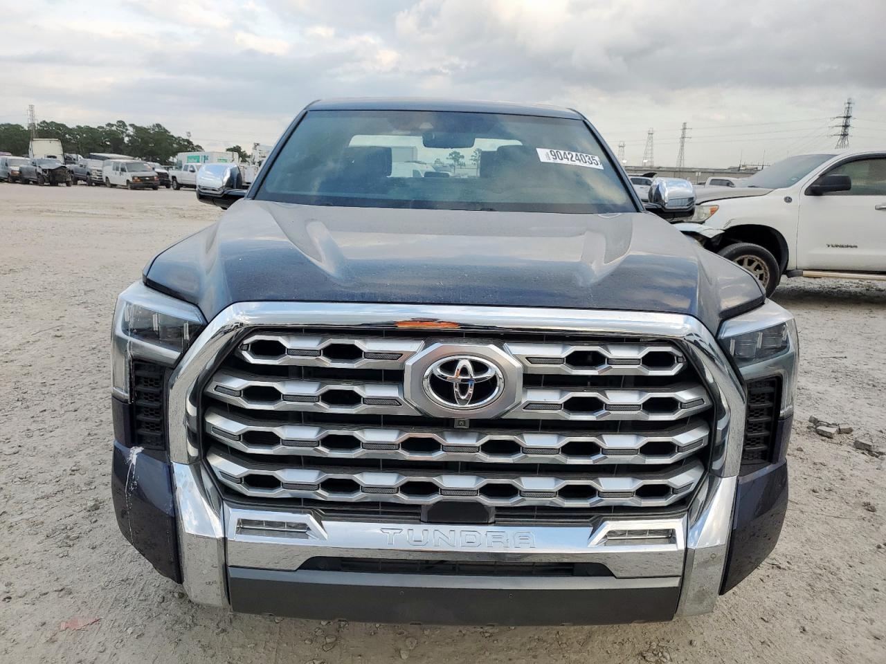 Toyota Tundra Crewmax Platinum Image 11