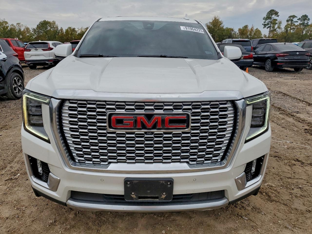 GMC Yukon Denali Image 8
