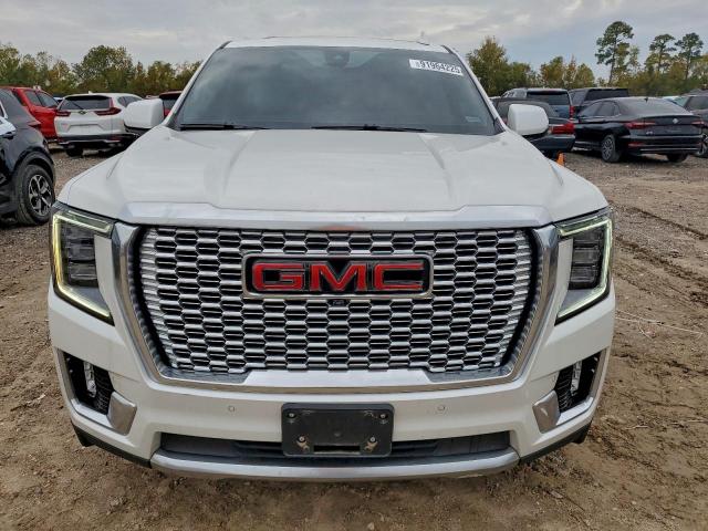 GMC Yukon Denali Image 8
