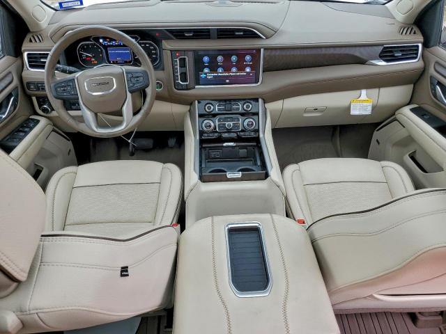 GMC Yukon Denali Image 9