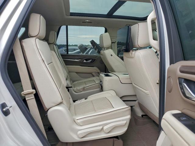 GMC Yukon Denali Image 10