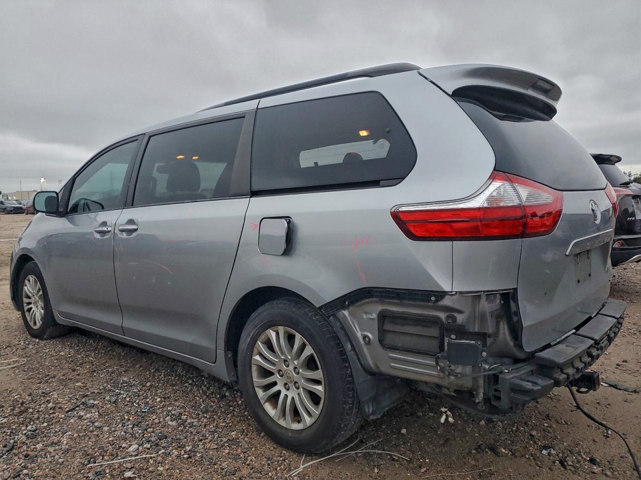 Toyota Sienna Xle Image 4