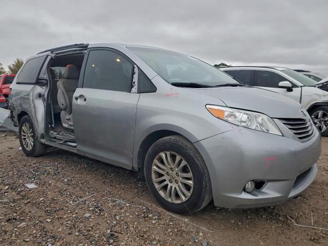 Toyota Sienna Xle Image 10