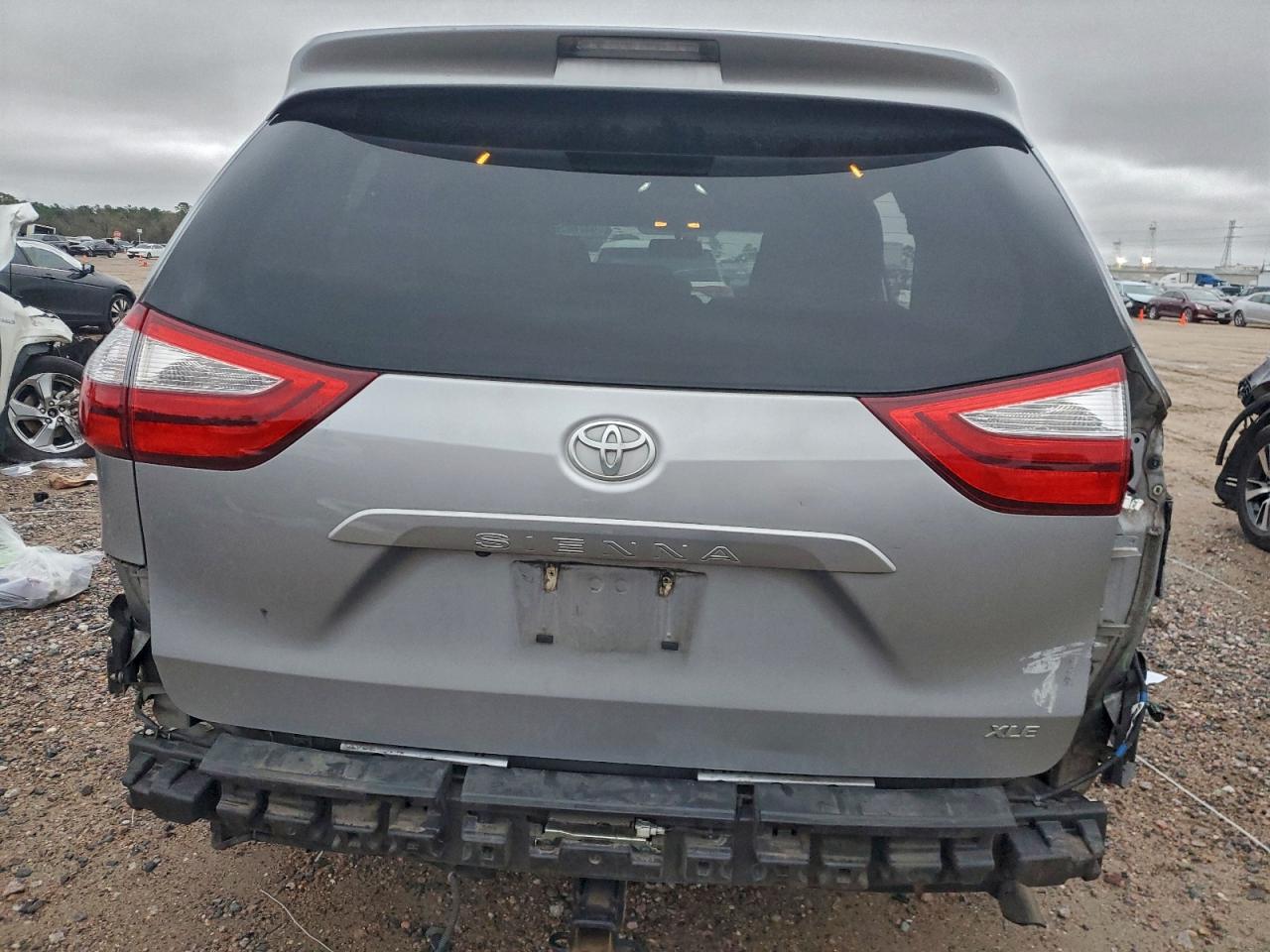 Toyota Sienna Xle Image 5