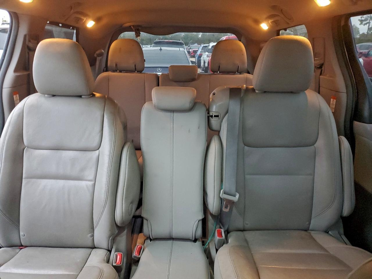 Toyota Sienna Xle Image 13