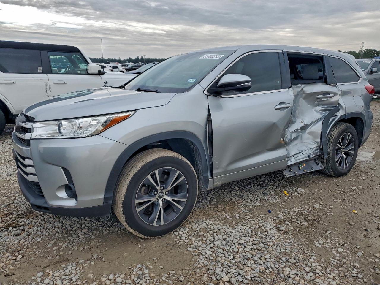 Toyota Highlander Le Image 1