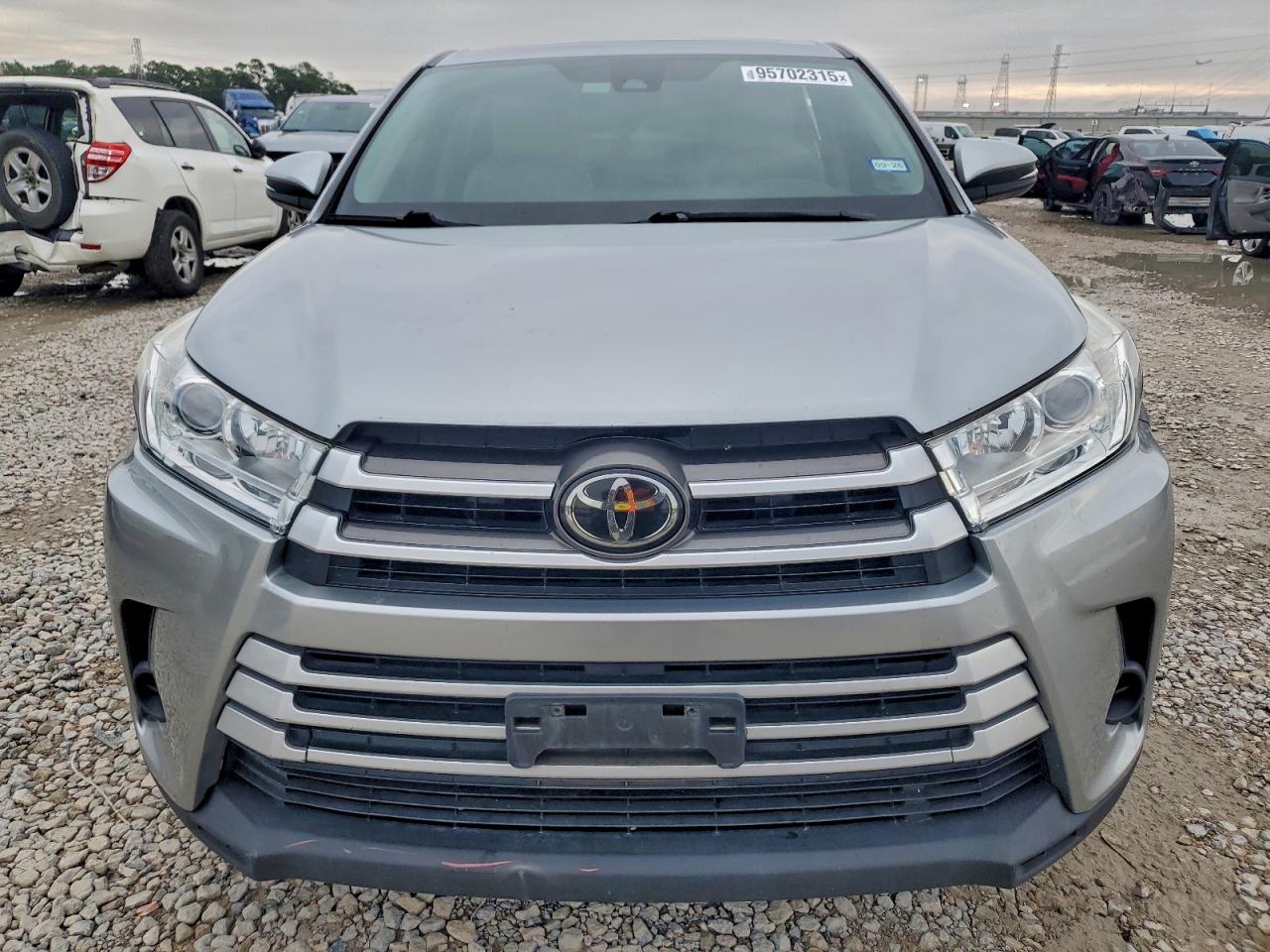 Toyota Highlander Le Image 9