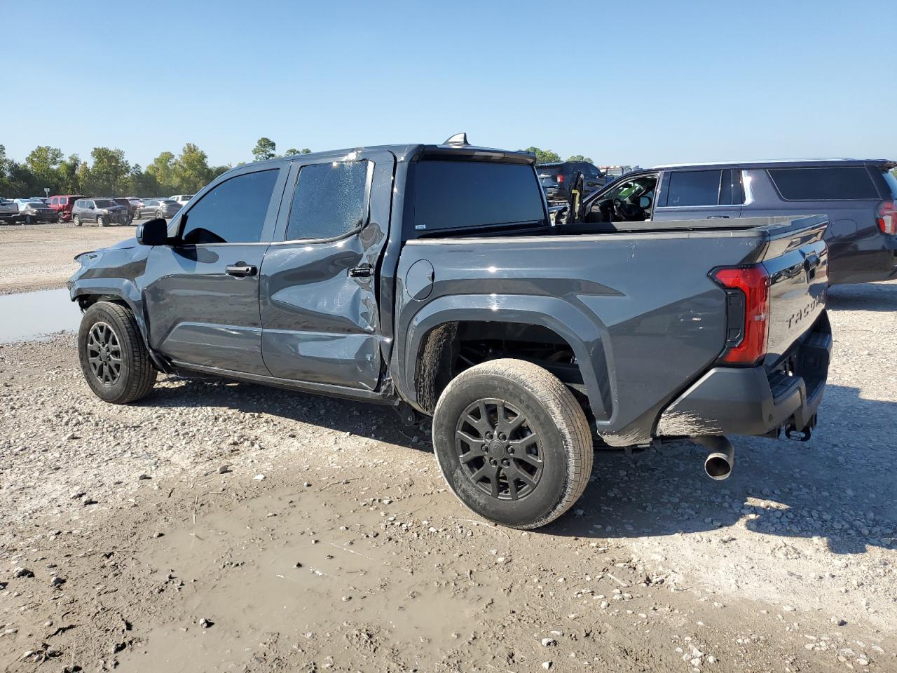 Toyota Tacoma Double Cab Image 3
