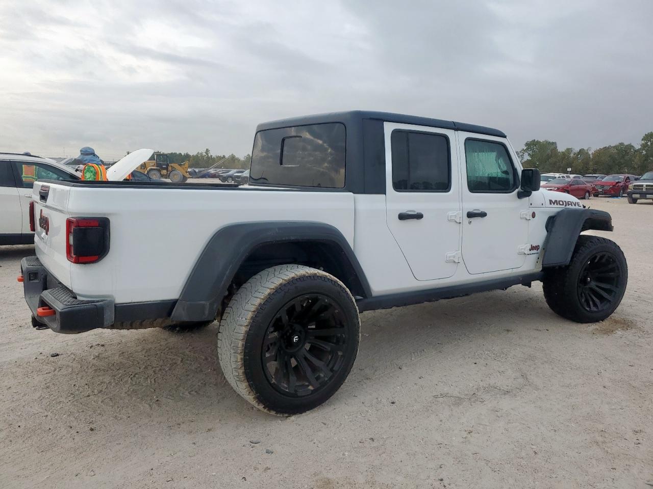 Jeep Gladiator Mojave Image 3
