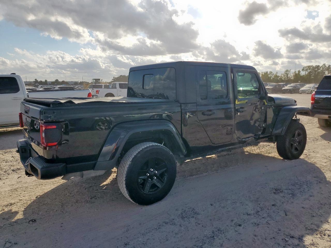 Jeep Gladiator Sport Image 9