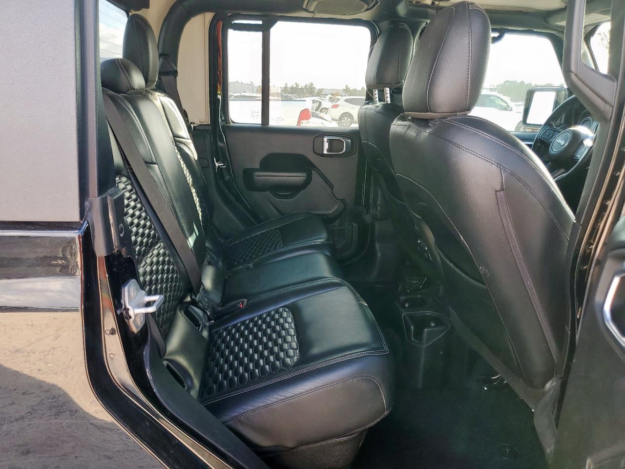 Jeep Gladiator Sport Image 12