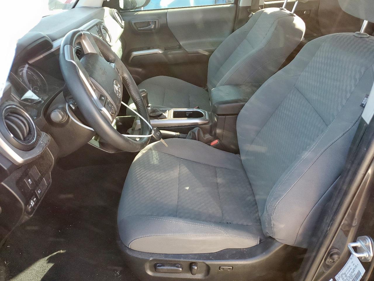 Toyota Tacoma Double Cab Image 11