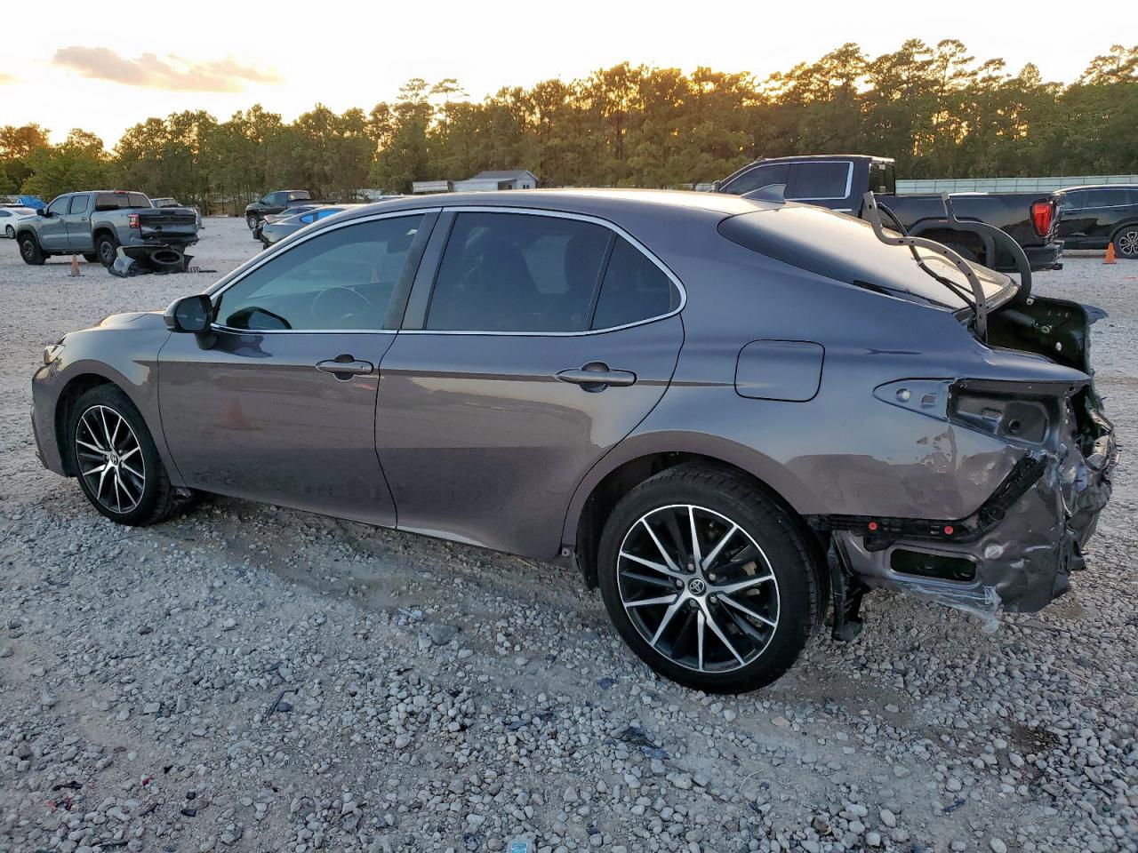 Toyota Camry Se Image 3