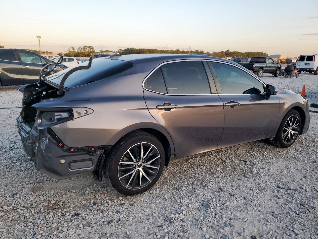 Toyota Camry Se Image 4