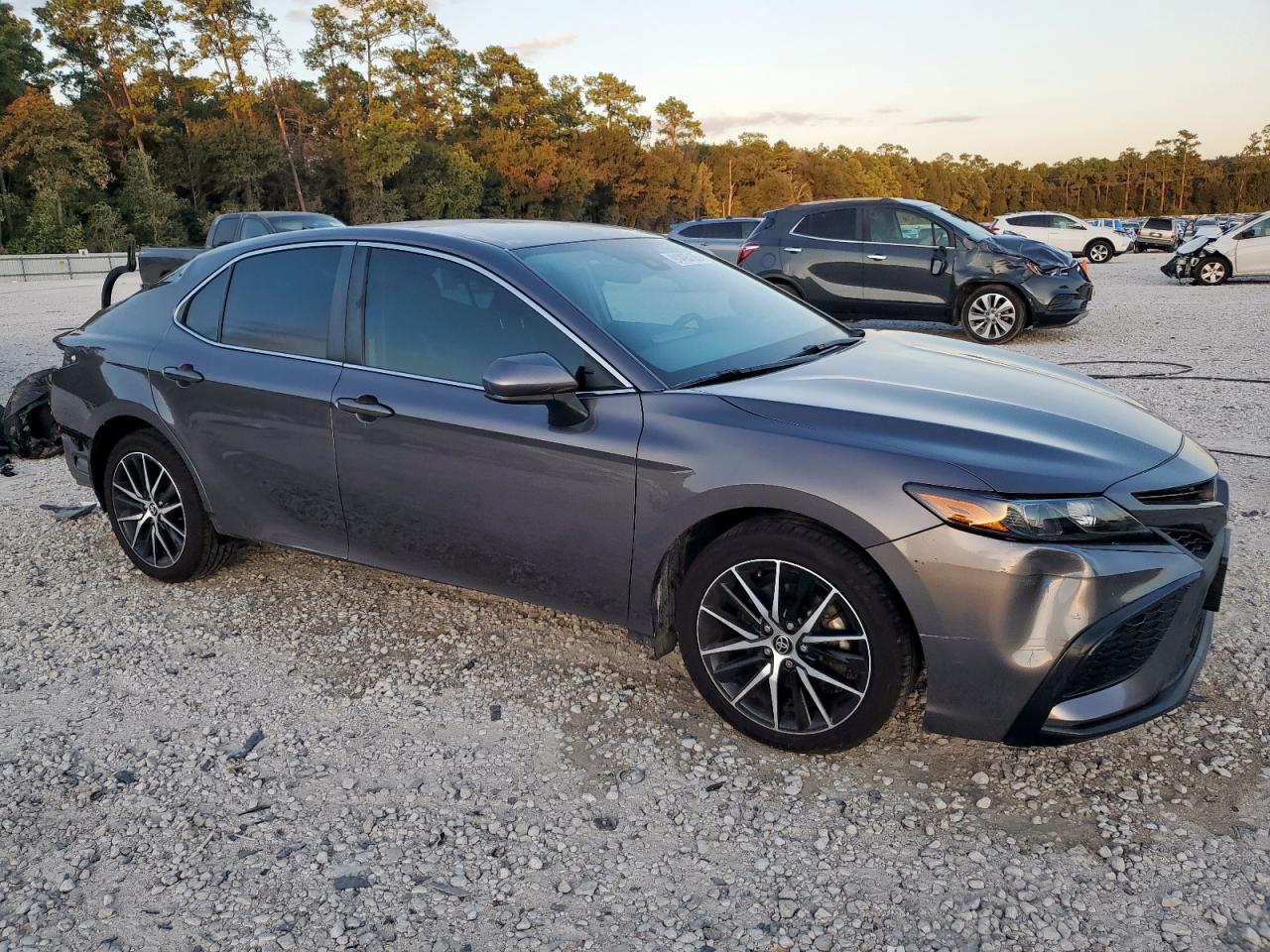 Toyota Camry Se Image 7