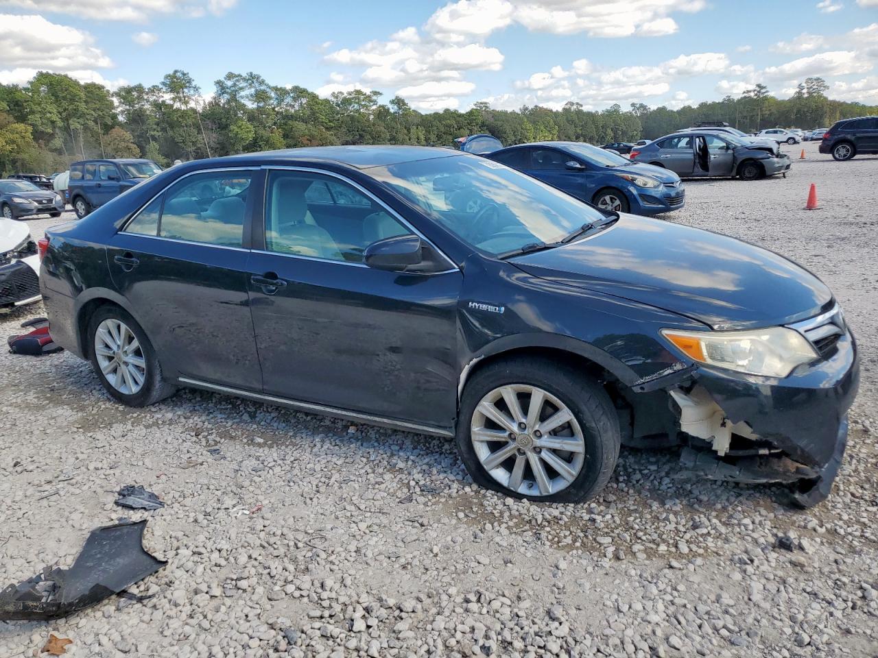 Toyota Camry Hybrid Image 7