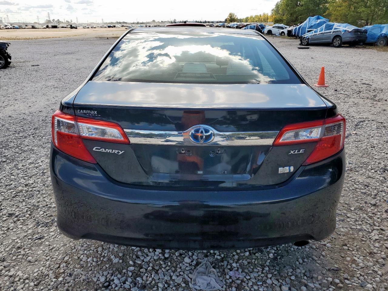 Toyota Camry Hybrid Image 10