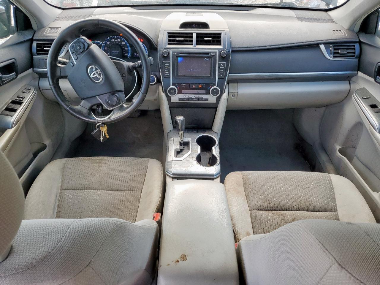 Toyota Camry Hybrid Image 3