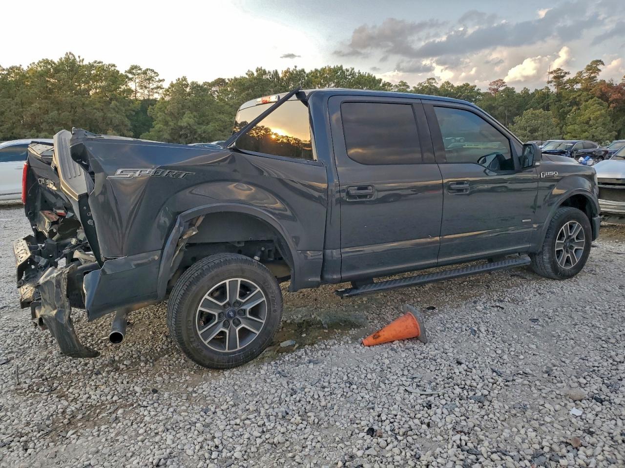 Ford F-150 Supercrew Image 3