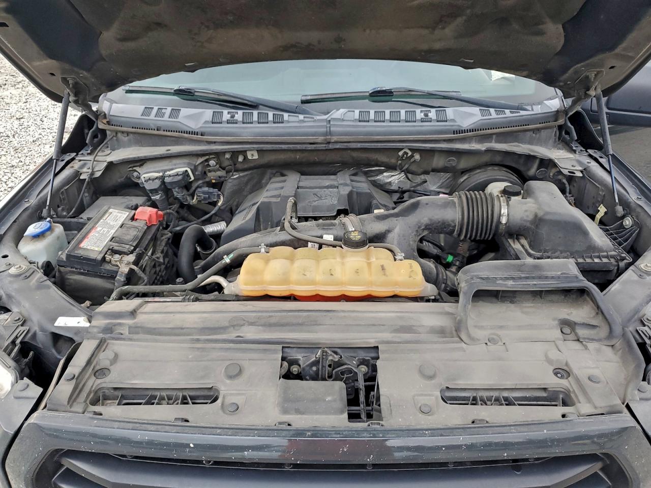 Ford F-150 Supercrew Image 6