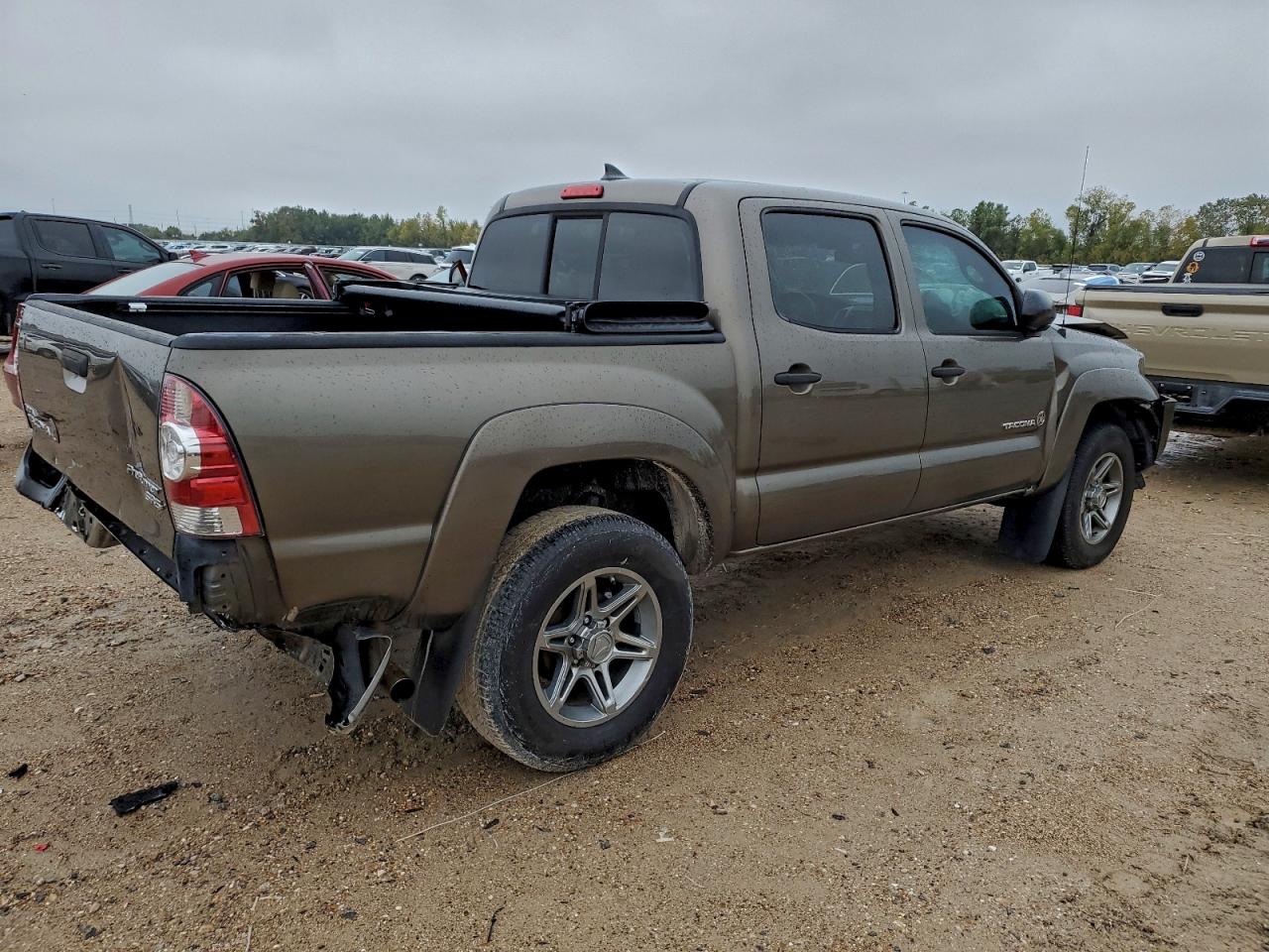 Toyota Tacoma Double Cab Image 3