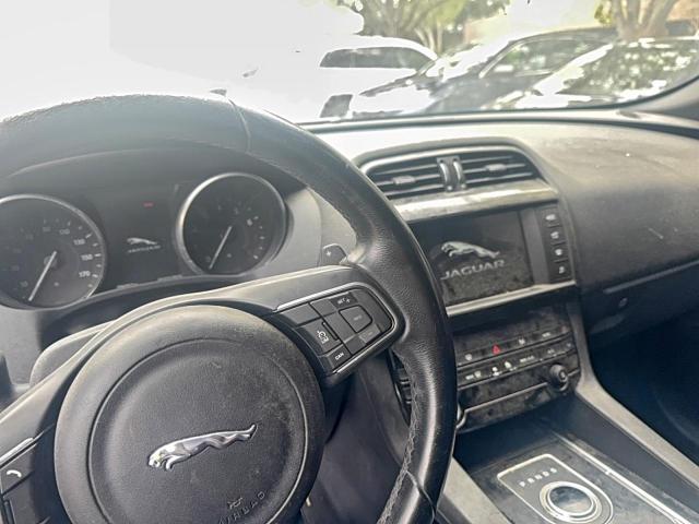 Jaguar F-PACE Premium Image 8