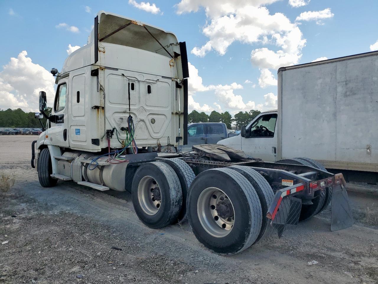 Freightliner Cascadia 1 Image 4