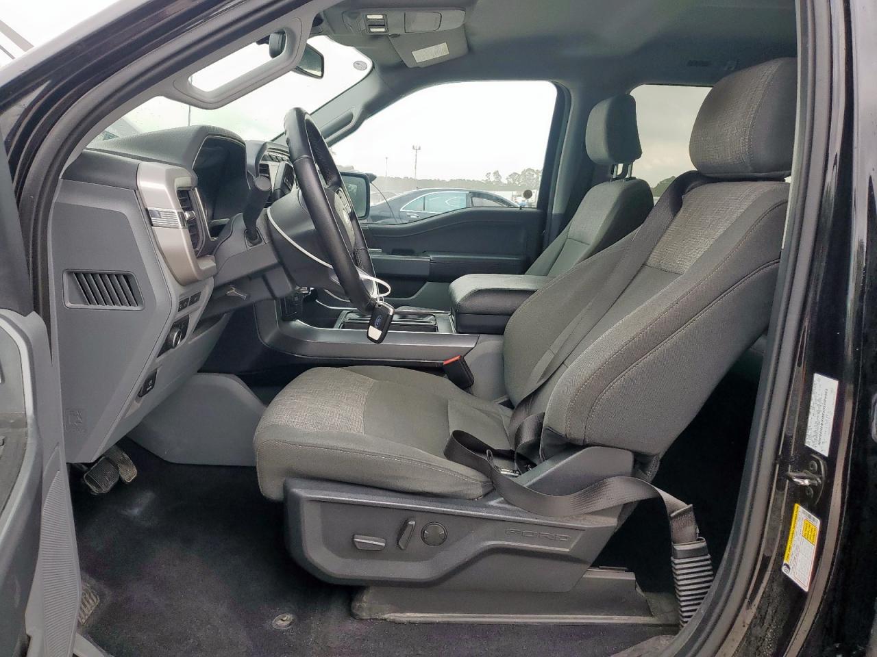 Ford F-150 Supercrew Image 11