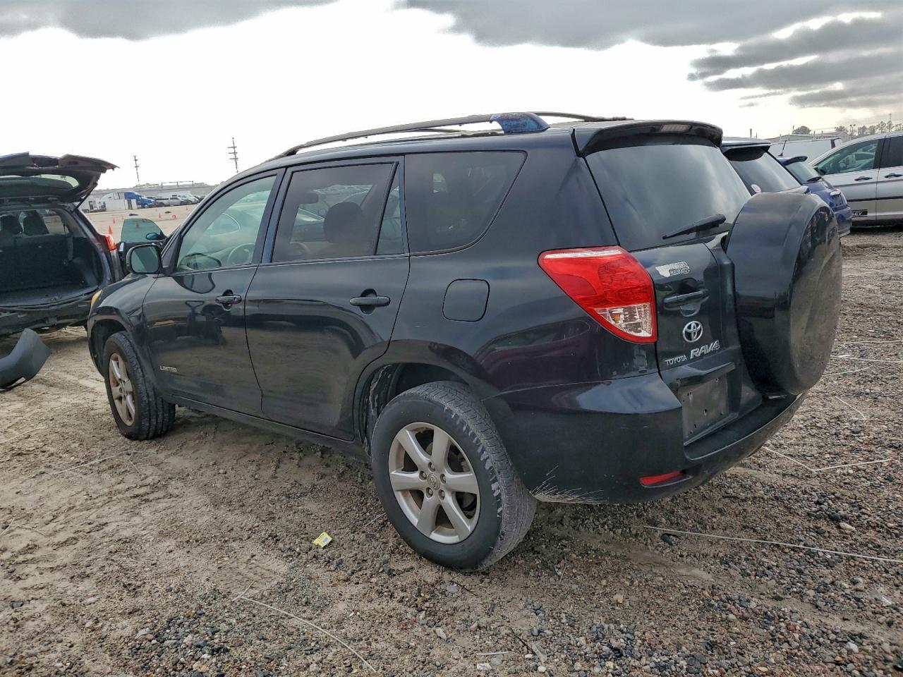 Toyota RAV4 Limited Image 3