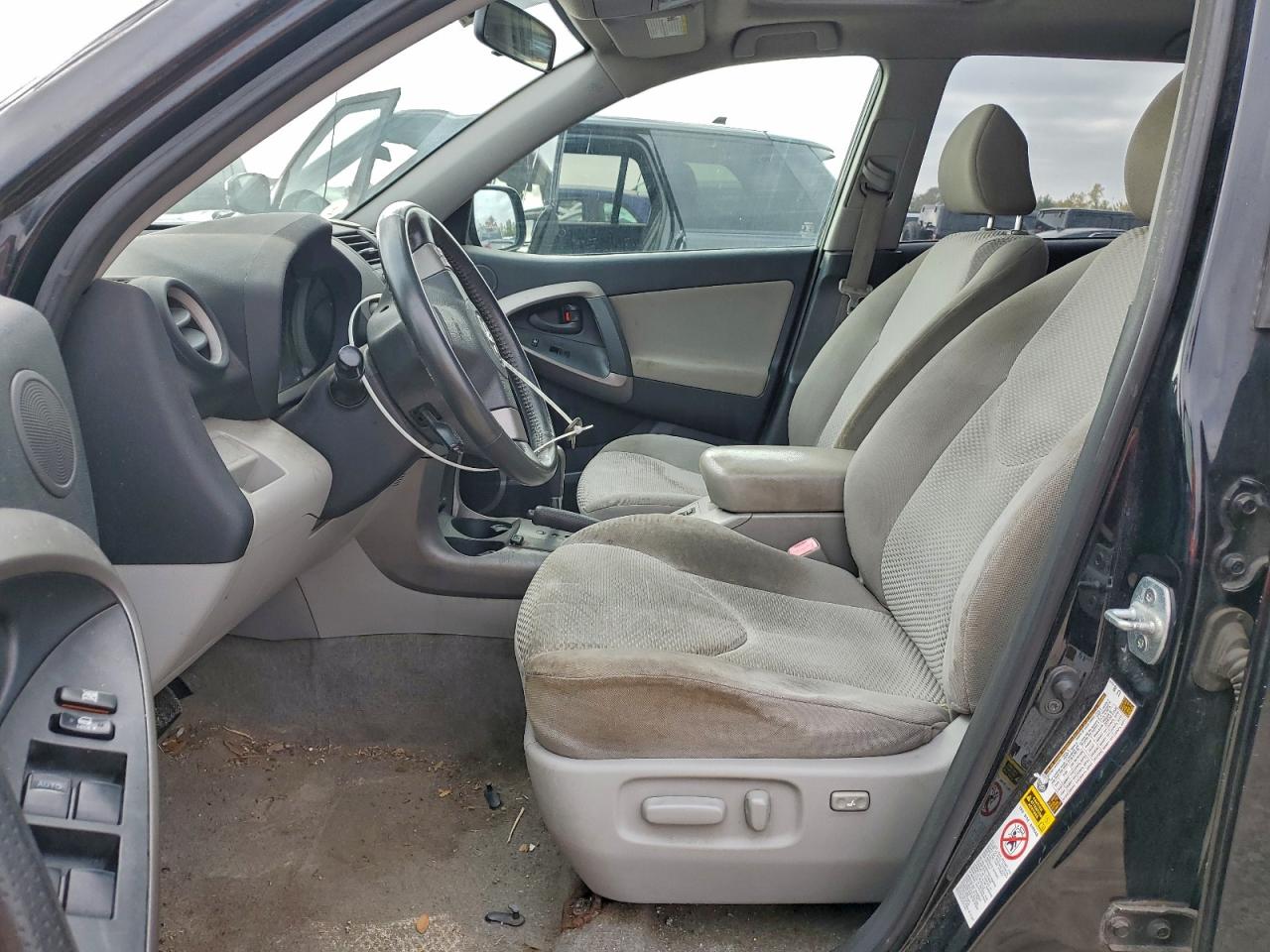 Toyota RAV4 Limited Image 4