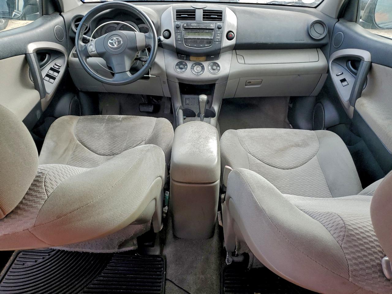 Toyota RAV4 Limited Image 8