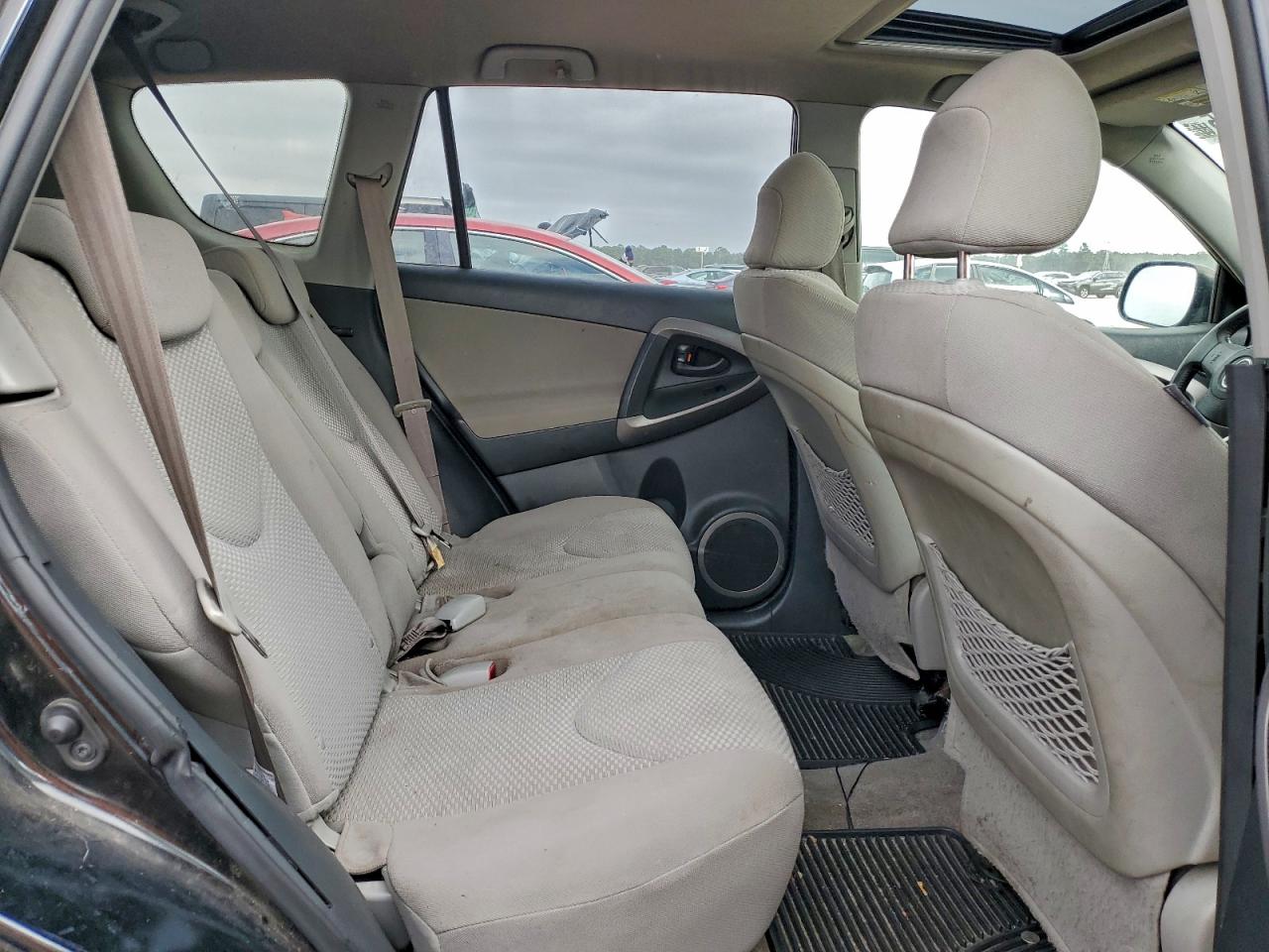 Toyota RAV4 Limited Image 10