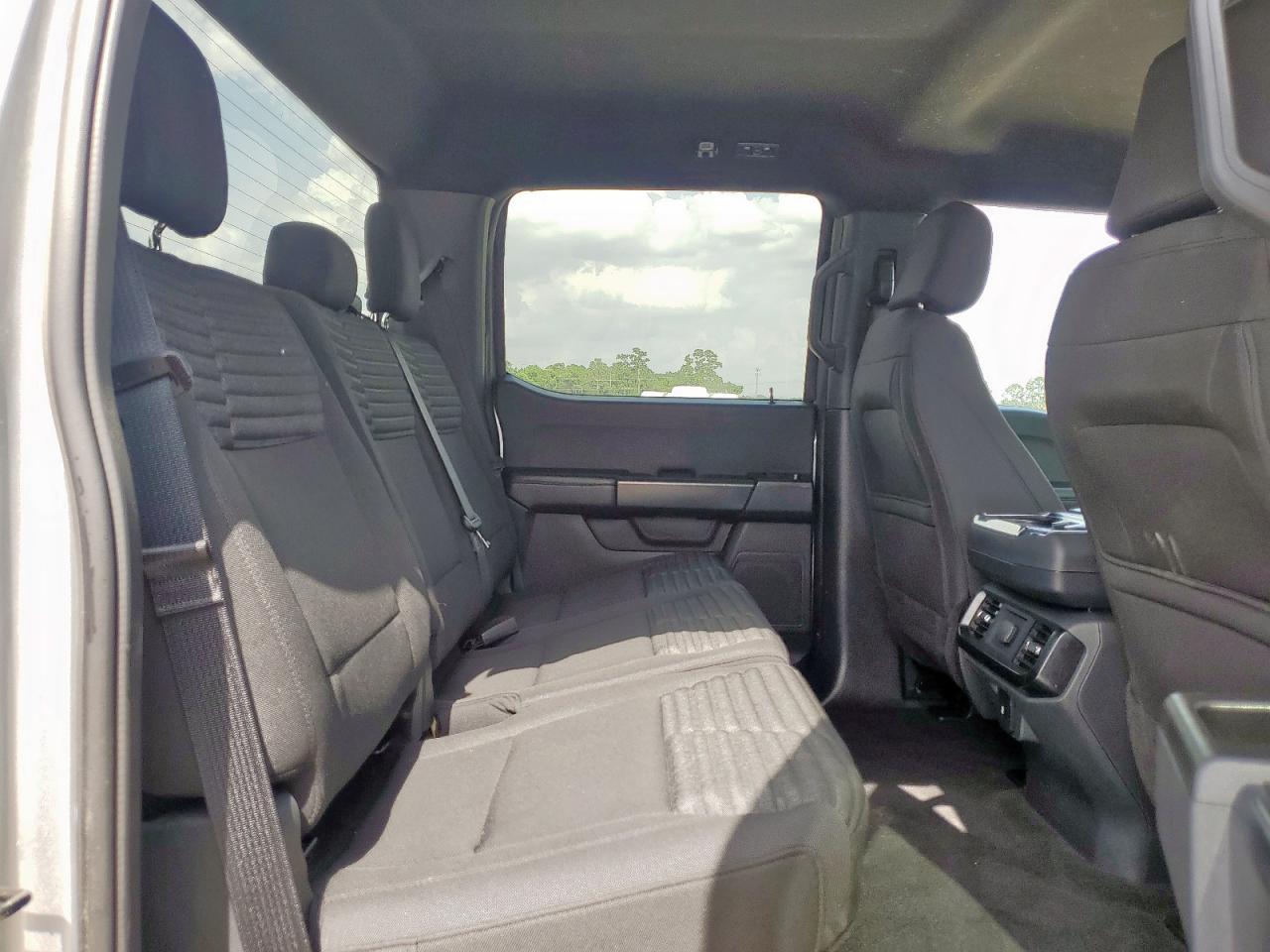 Ford F-150 Supercrew Image 12