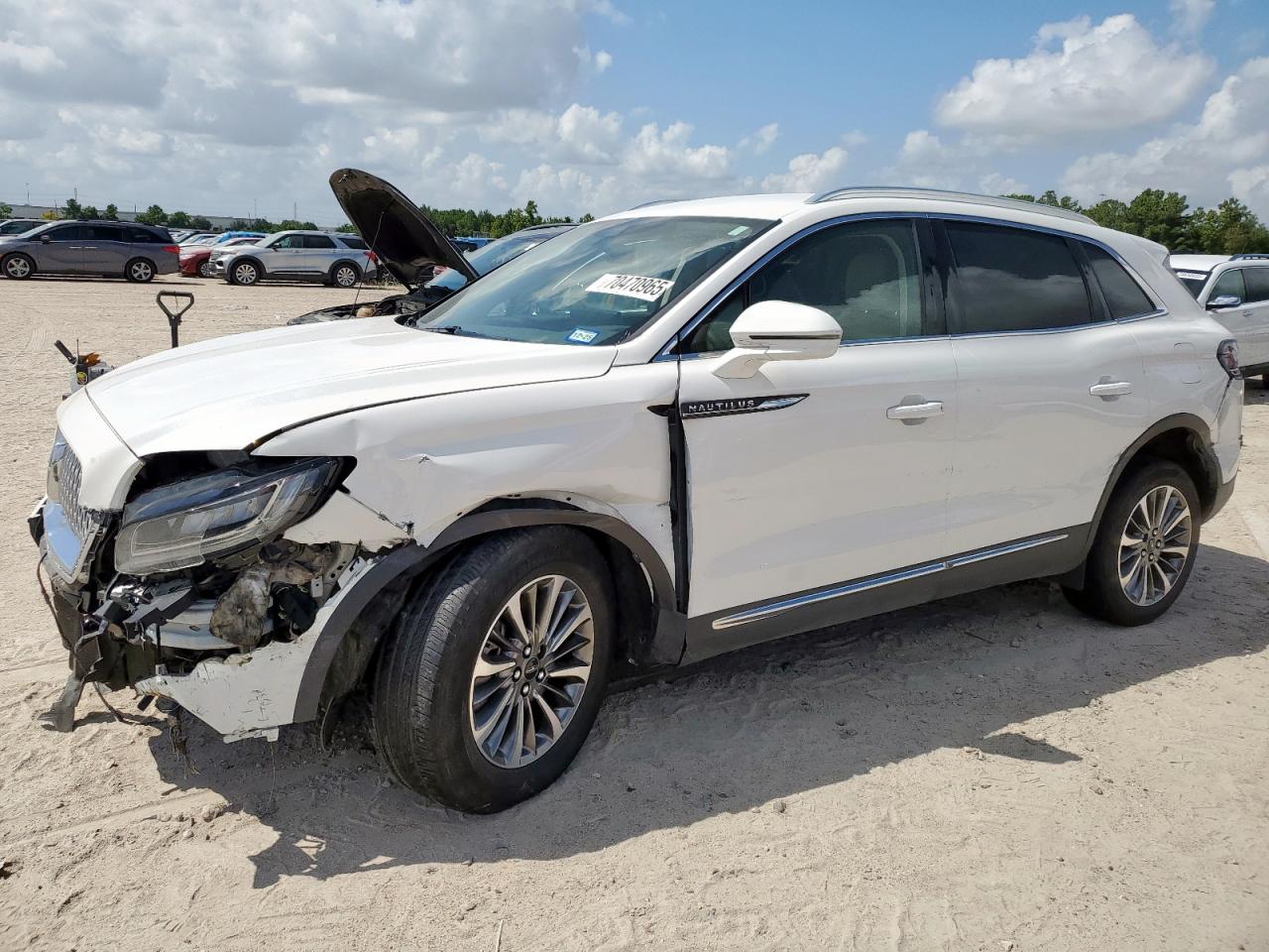 Lincoln Nautilus Image 1