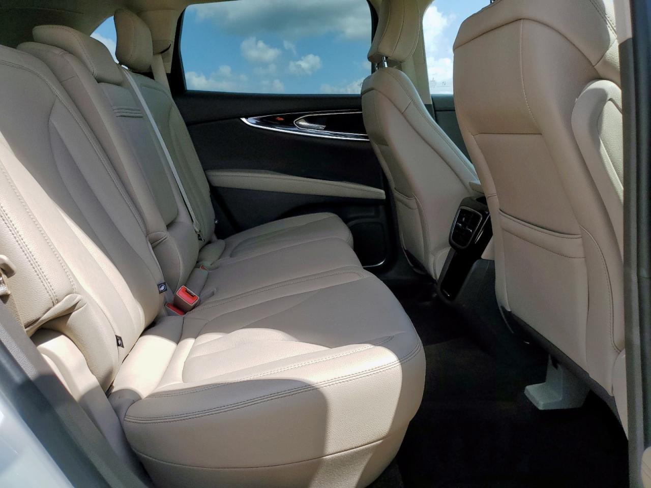 Lincoln Nautilus Image 8