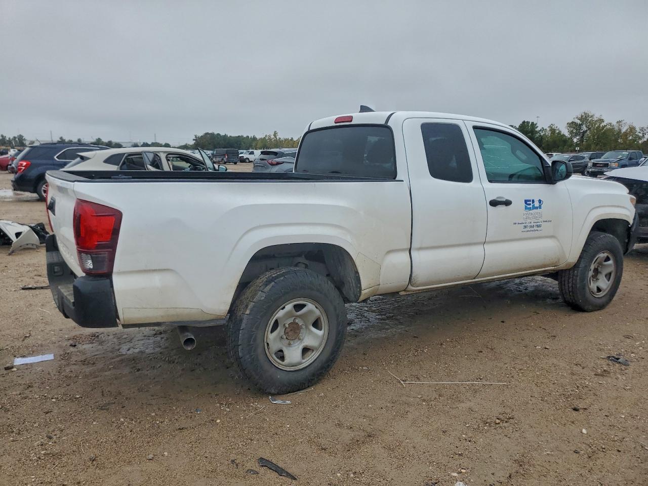 Toyota Tacoma Access Cab Image 2