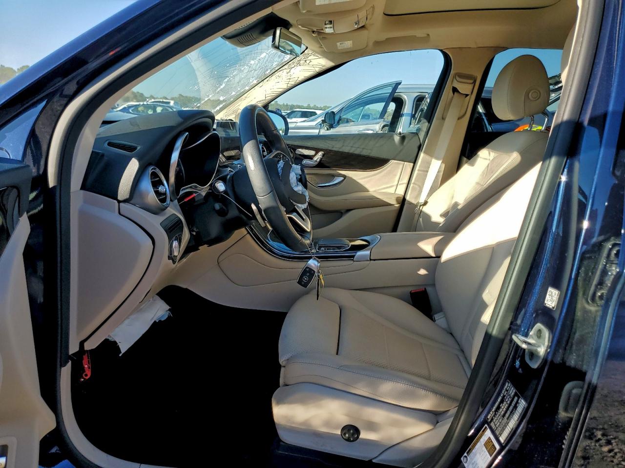 Mercedes-Benz GLC 300 Image 11