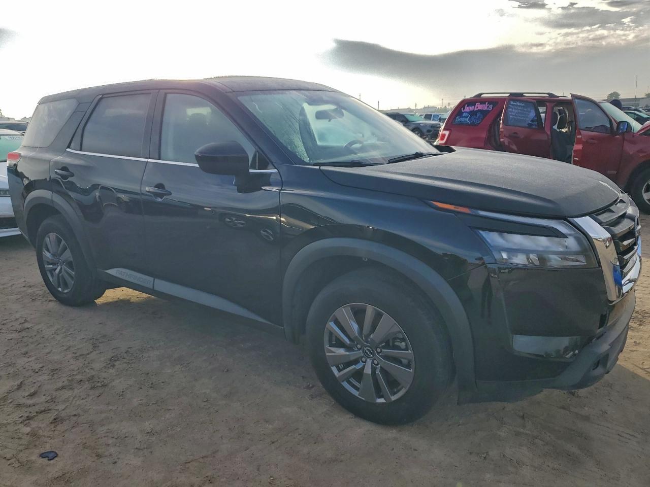 Nissan Pathfinder S Image 14