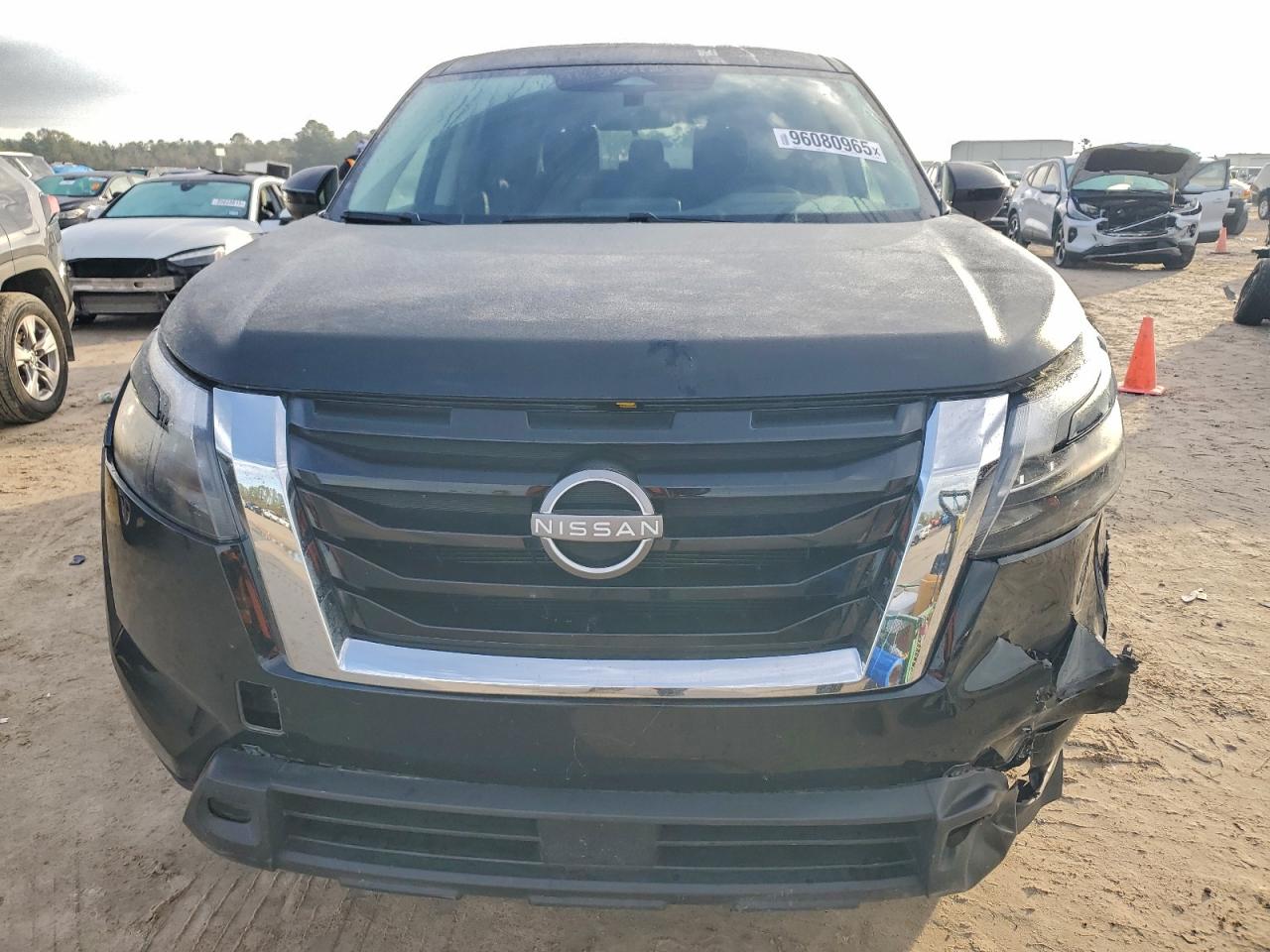 Nissan Pathfinder S Image 4